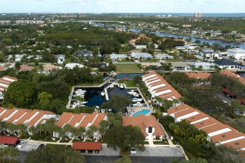 Adosado en venta en Palm Beach Gardens, Florida, 3 dormitorios, 152.55 m2 № 869908 - foto 2