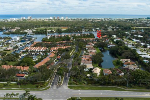 Touwnhouse à vendre à Palm Beach Gardens, Floride: 3 chambres, 152.55 m2 № 869908 - photo 5