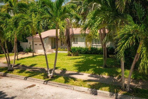 Casa en venta en West Palm Beach, Florida, 2 dormitorios, 144.93 m2 № 682424 - foto 1