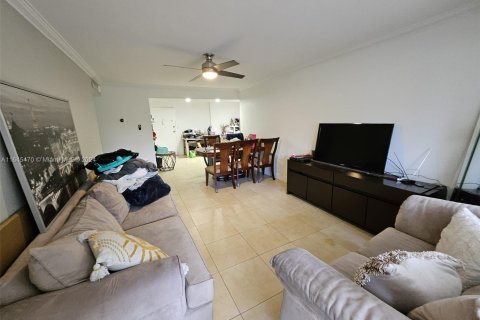 Condo in Plantation, Florida, 2 bedrooms  № 1328352 - photo 4