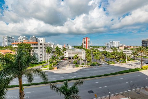 Condo in Hallandale Beach, Florida, 1 bedroom  № 967846 - photo 6