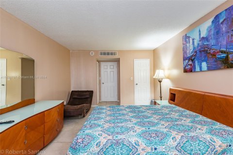 Copropriété à vendre à Hallandale Beach, Floride: 1 chambre, 68.84 m2 № 967846 - photo 23