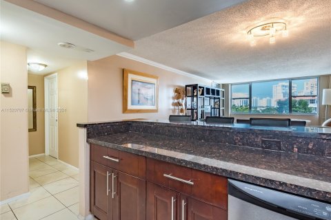 Condominio en venta en Hallandale Beach, Florida, 1 dormitorio, 68.84 m2 № 967846 - foto 15