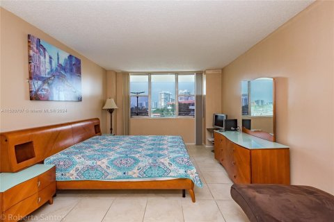 Copropriété à vendre à Hallandale Beach, Floride: 1 chambre, 68.84 m2 № 967846 - photo 21