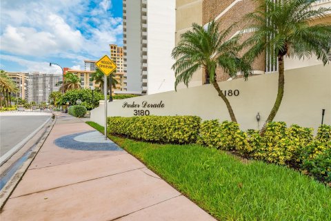 Copropriété à vendre à Hallandale Beach, Floride: 1 chambre, 68.84 m2 № 967846 - photo 1