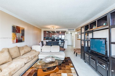 Copropriété à vendre à Hallandale Beach, Floride: 1 chambre, 68.84 m2 № 967846 - photo 17