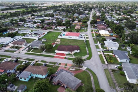 Villa ou maison à vendre à Miami, Floride: 4 chambres, 127.09 m2 № 1330640 - photo 16