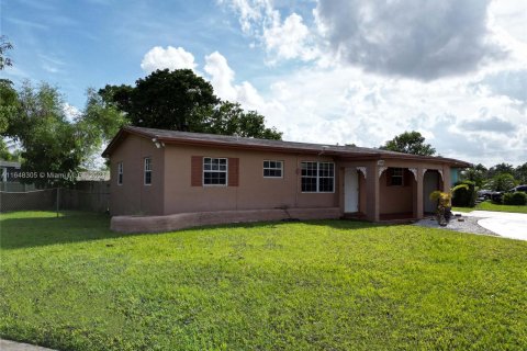 House in Miami, Florida 4 bedrooms, 127.09 sq.m. № 1330640 - photo 5