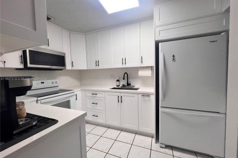 Adosado en venta en Miami, Florida, 3 dormitorios, 124.49 m2 № 1330540 - foto 6