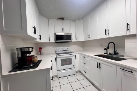 Adosado en venta en Miami, Florida, 3 dormitorios, 124.49 m2 № 1330540 - foto 7