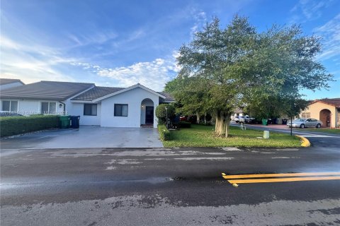 Adosado en venta en Miami, Florida, 3 dormitorios, 124.49 m2 № 1330540 - foto 2