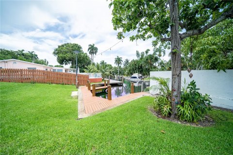 Villa ou maison à vendre à Dania Beach, Floride: 4 chambres, 191.75 m2 № 715773 - photo 29