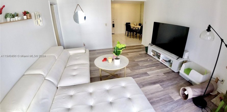 Condo in North Miami Beach, Florida, 2 bedrooms  № 1325244