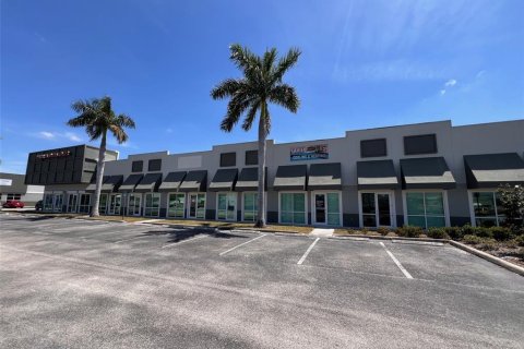 Купить коммерческую недвижимость в Пунта-Горда, Флорида 111.48м2, № 1131944 - фото 1