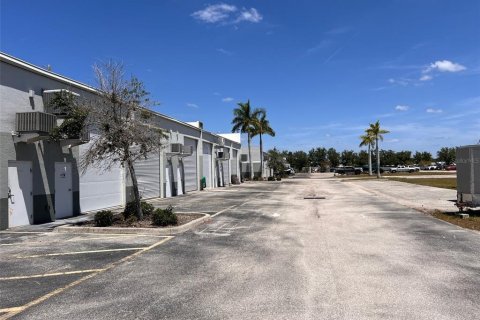 Propiedad comercial en venta en Punta Gorda, Florida, 111.48 m2 № 1131944 - foto 19