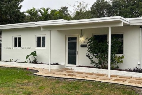 Casa en venta en Hollywood, Florida, 3 dormitorios, 153.1 m2 № 1410575 - foto 24