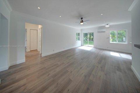 Casa en venta en Hollywood, Florida, 3 dormitorios, 153.1 m2 № 1410575 - foto 2