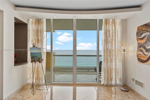 Condominio en venta en Sunny Isles Beach, Florida, 3 dormitorios, 205.69 m2 № 990232 - foto 6