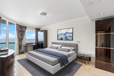 Condominio en venta en Sunny Isles Beach, Florida, 3 dormitorios, 205.69 m2 № 990232 - foto 13
