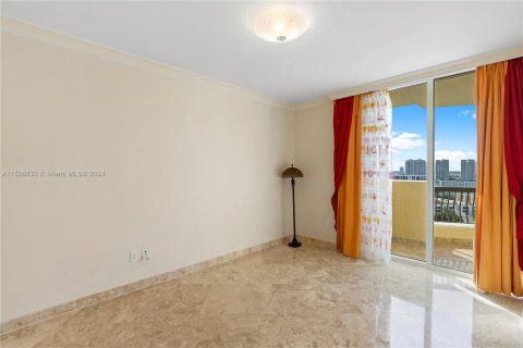 Condominio en venta en Sunny Isles Beach, Florida, 3 dormitorios, 205.69 m2 № 990232 - foto 27