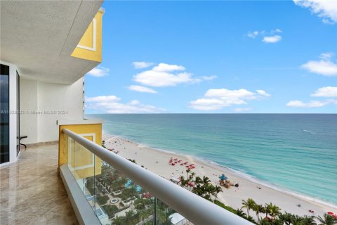 Copropriété à vendre à Sunny Isles Beach, Floride: 3 chambres, 205.69 m2 № 990232 - photo 2