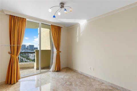 Condominio en venta en Sunny Isles Beach, Florida, 3 dormitorios, 205.69 m2 № 990232 - foto 23