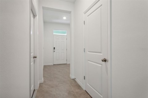 Townhouse in Land O' Lakes, Florida 3 bedrooms, 163.32 sq.m. № 1371426 - photo 3