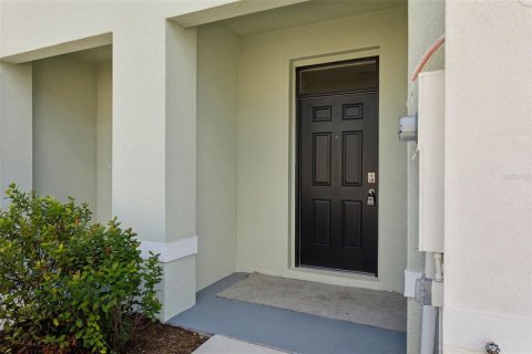 Townhouse in Land O' Lakes, Florida 3 bedrooms, 163.32 sq.m. № 1371426 - photo 2