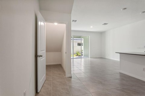 Townhouse in Land O' Lakes, Florida 3 bedrooms, 163.32 sq.m. № 1371426 - photo 12