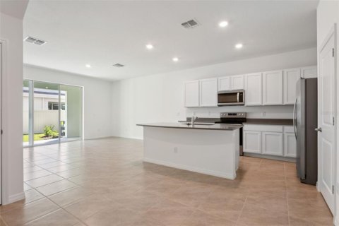 Townhouse in Land O' Lakes, Florida 3 bedrooms, 163.32 sq.m. № 1371426 - photo 4