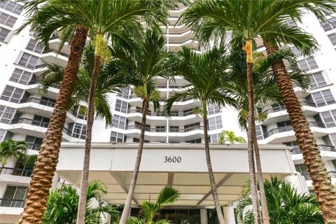 Condominio en venta en Aventura, Florida, 2 dormitorios, 125.7 m2 № 1269605 - foto 2