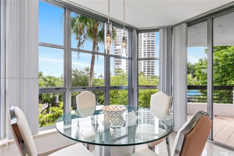 Condominio en venta en Aventura, Florida, 2 dormitorios, 125.7 m2 № 1269605 - foto 11