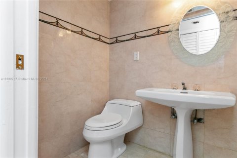 Condo in Aventura, Florida, 2 bedrooms  № 1269605 - photo 22