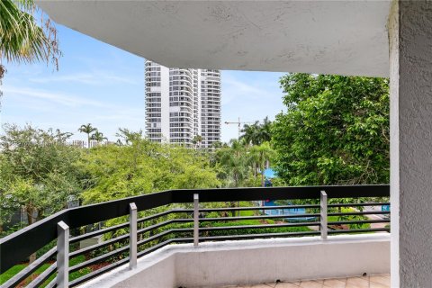 Condominio en venta en Aventura, Florida, 2 dormitorios, 125.7 m2 № 1269605 - foto 15