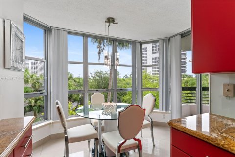 Condo in Aventura, Florida, 2 bedrooms  № 1269605 - photo 10