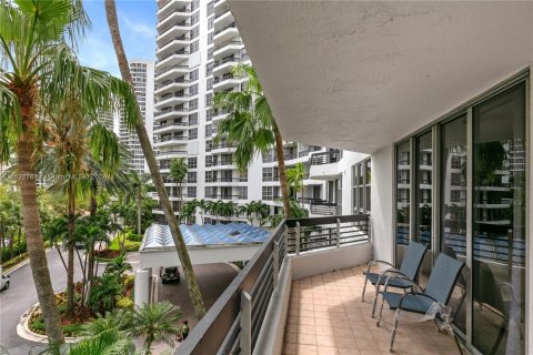 Condominio en venta en Aventura, Florida, 2 dormitorios, 125.7 m2 № 1269605 - foto 16