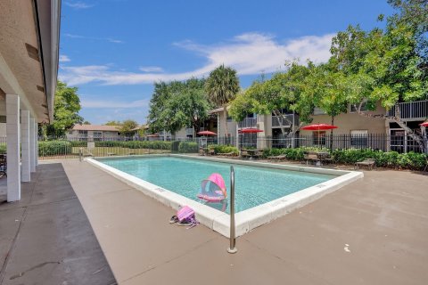 Copropriété à vendre à Coral Springs, Floride: 2 chambres, 74.79 m2 № 1161797 - photo 1