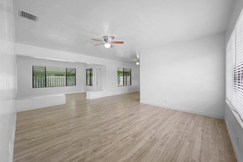 House in Fort Lauderdale, Florida 3 bedrooms, 151.9 sq.m. № 1161798 - photo 1