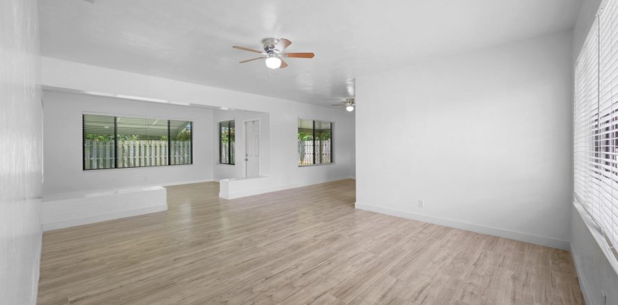 House in Fort Lauderdale, Florida 3 bedrooms, 151.9 sq.m. № 1161798