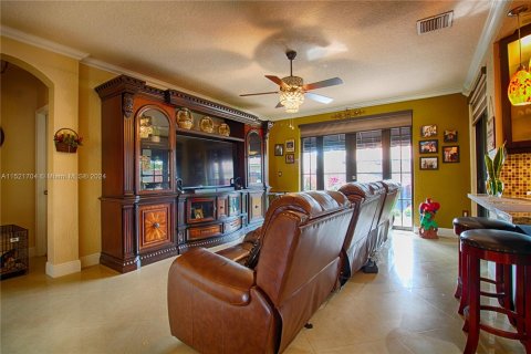 Villa ou maison à vendre à Hialeah, Floride: 4 chambres, 158.4 m2 № 980607 - photo 10