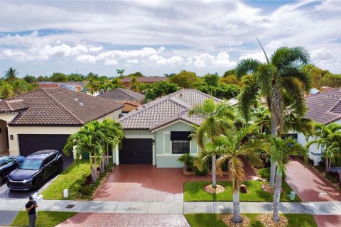 Villa ou maison à vendre à Hialeah, Floride: 4 chambres, 158.4 m2 № 980607 - photo 3