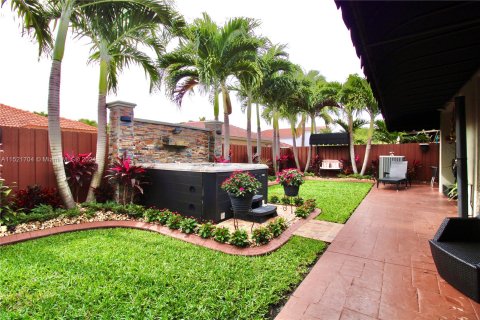 Villa ou maison à vendre à Hialeah, Floride: 4 chambres, 158.4 m2 № 980607 - photo 24