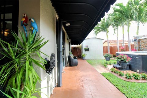 House in Hialeah, Florida 4 bedrooms, 158.4 sq.m. № 980607 - photo 27