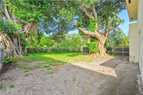 Propiedad comercial en venta en Miami, Florida, 286.05 m2 № 980575 - foto 16