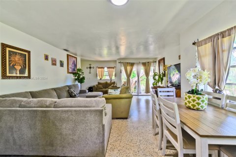 Immobilier commercial à vendre à Miami, Floride: 286.05 m2 № 980575 - photo 7