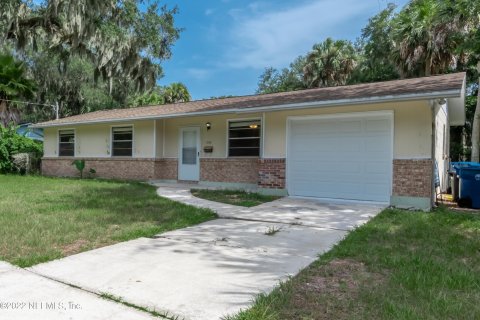 Villa ou maison à louer à Jacksonville, Floride: 3 chambres, 110.74 m2 № 774943 - photo 1