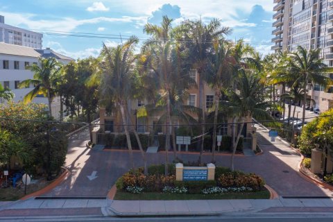Touwnhouse à vendre à Hallandale Beach, Floride: 3 chambres, 139.35 m2 № 925315 - photo 12