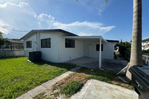 Casa en venta en North Miami Beach, Florida, 4 dormitorios, 187.48 m2 № 1321162 - foto 22