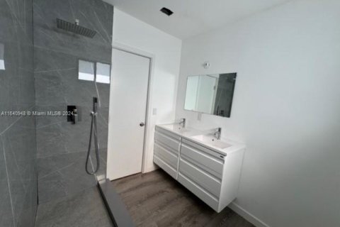 Casa en venta en North Miami Beach, Florida, 4 dormitorios, 187.48 m2 № 1321162 - foto 14