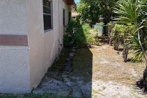 House in Fort Lauderdale, Florida 4 bedrooms, 156.26 sq.m. № 1128690 - photo 3